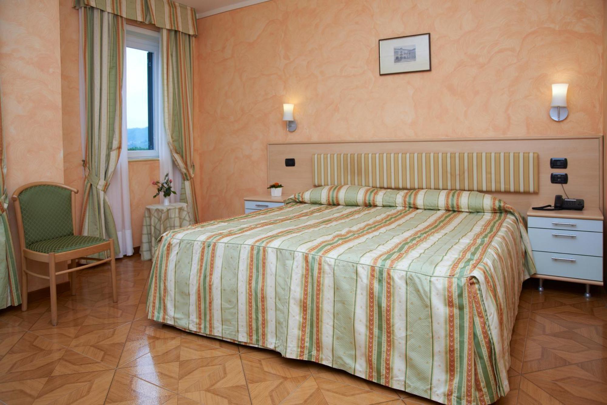 Hotel La Bussola Orta San Giulio Ngoại thất bức ảnh