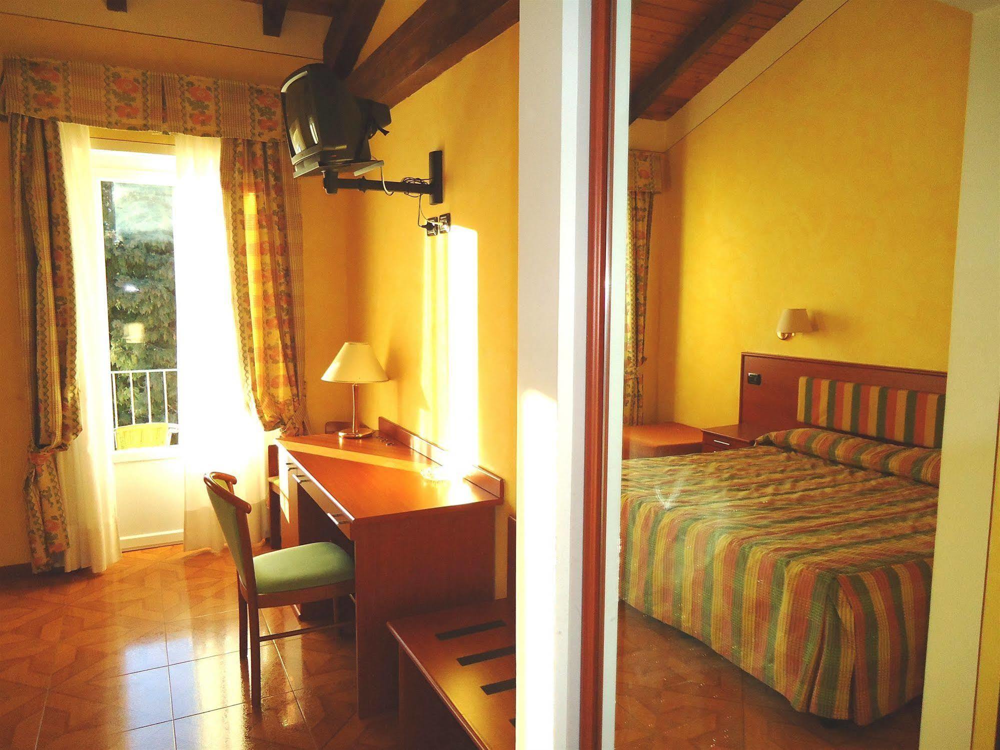 Hotel La Bussola Orta San Giulio Ngoại thất bức ảnh